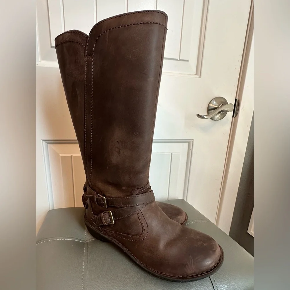 UGG Woman’s Rosen Roding Boots - Picture 2 of 8